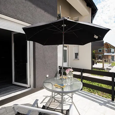 Teraszos, Csendes Apartman Koezponti Reszen Lejlighed *