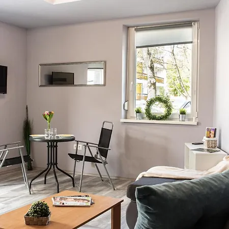 Teraszos, Csendes Apartman Koezponti Reszen Lejlighed