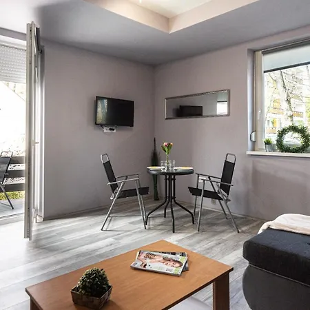Teraszos, Csendes Apartman Koezponti Reszen Lejlighed *
