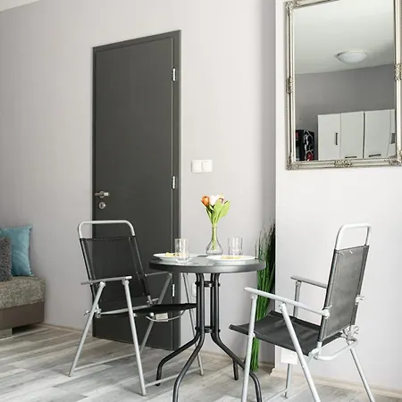 Teraszos, Csendes Apartman Koezponti Reszen Lejlighed